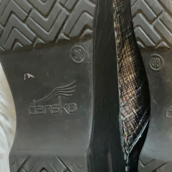 Dansko Women’s Metallic Clogs Size 38 (US 7.5) - Picture 9 of 10